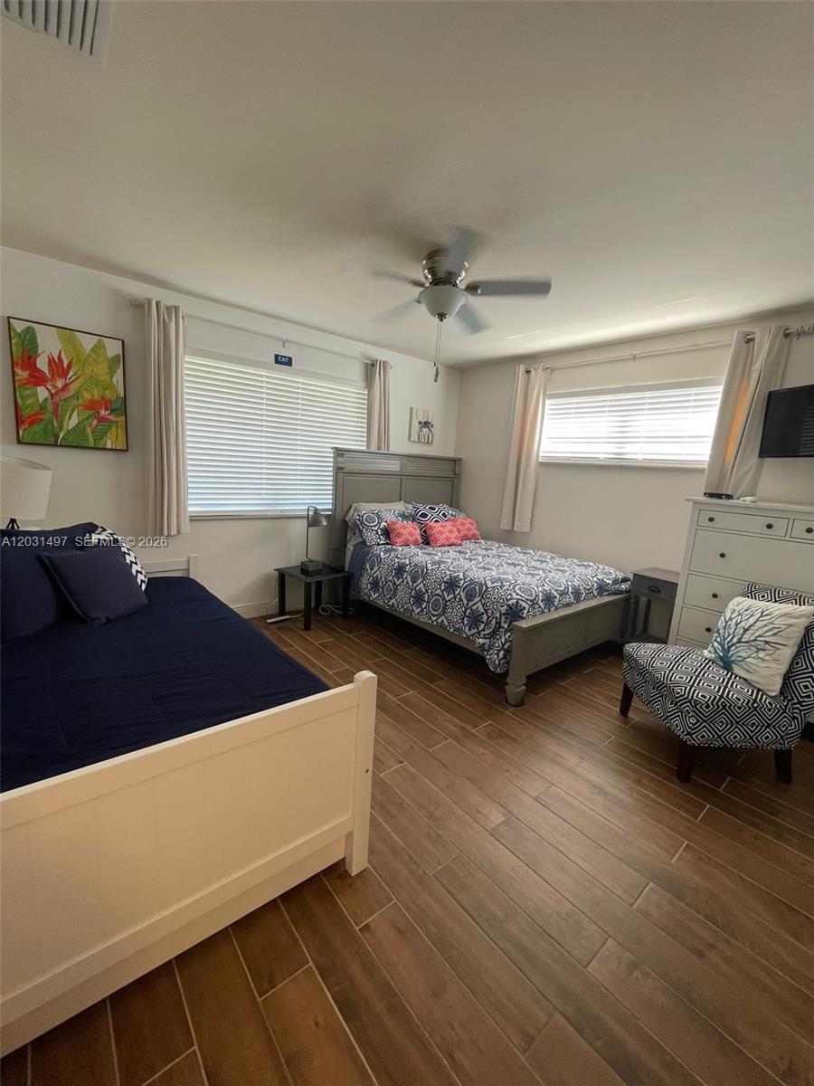 HOLLYWOOD HILLS - Residential Lease