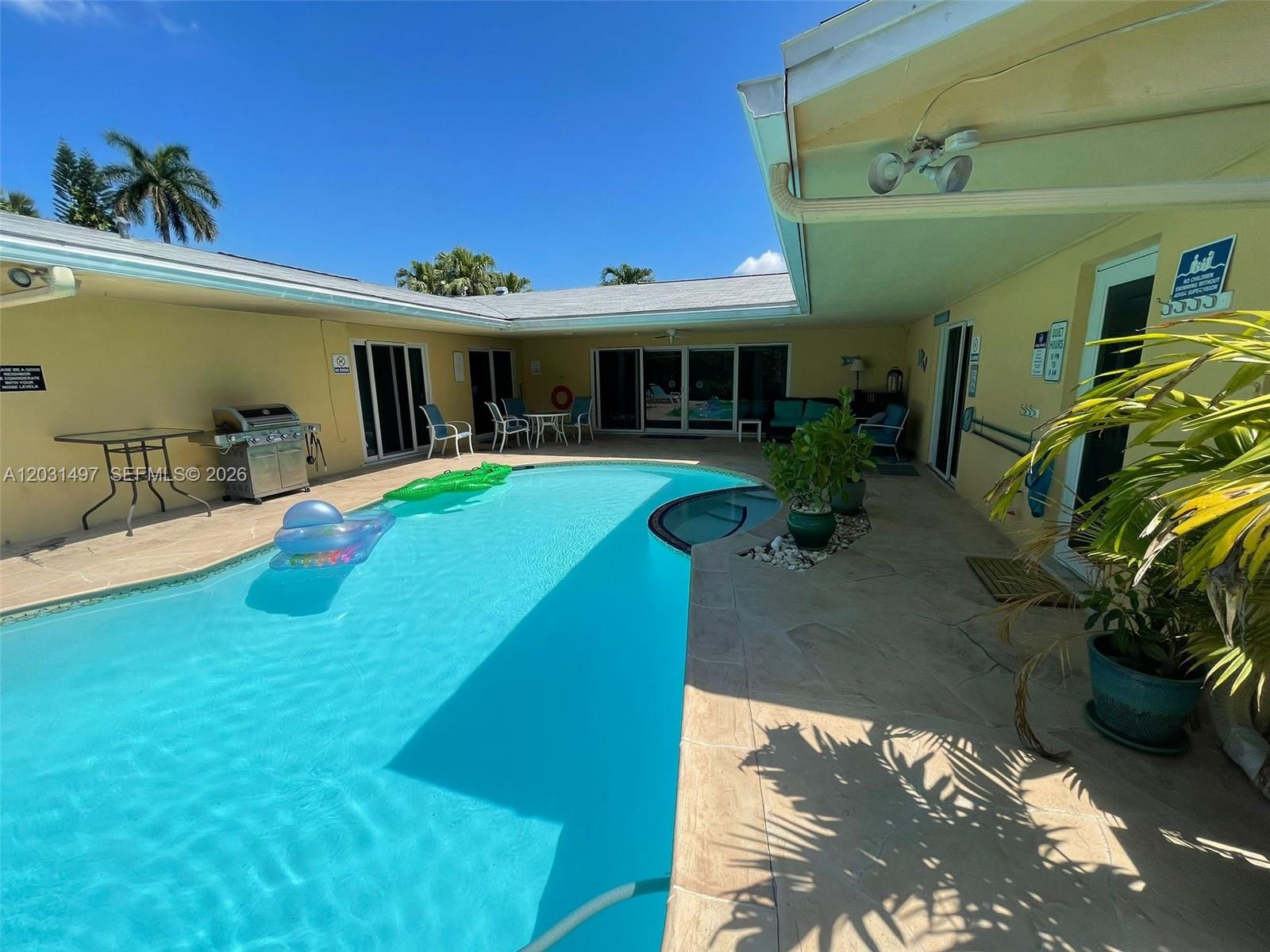 HOLLYWOOD HILLS - Residential Lease
