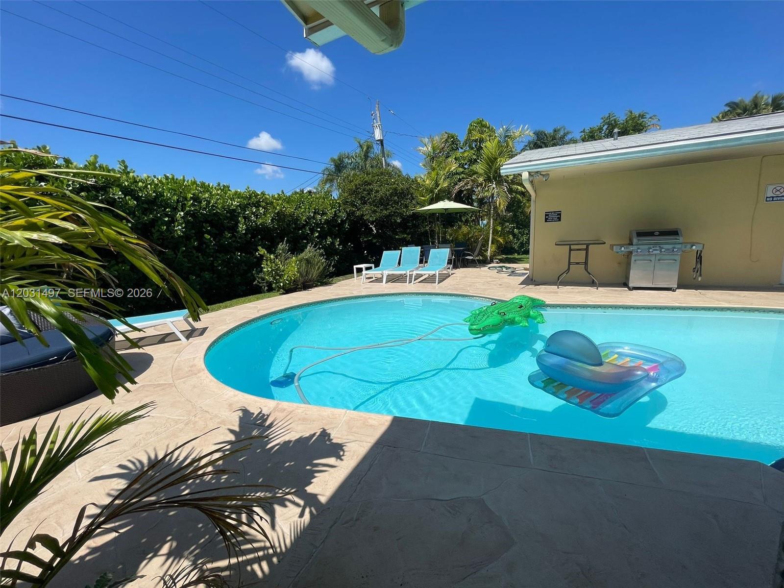 HOLLYWOOD HILLS - Residential Lease