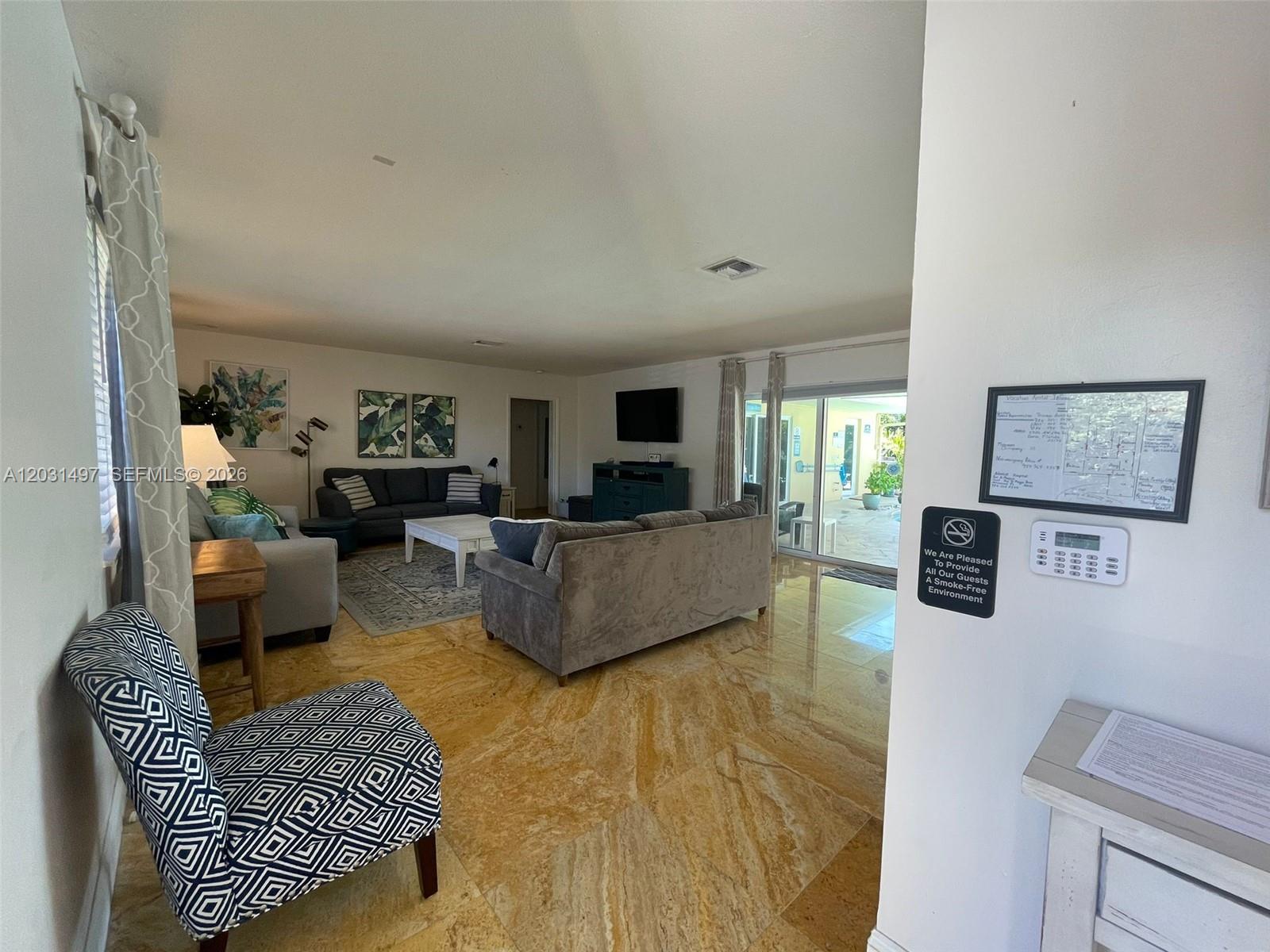 HOLLYWOOD HILLS - Residential Lease