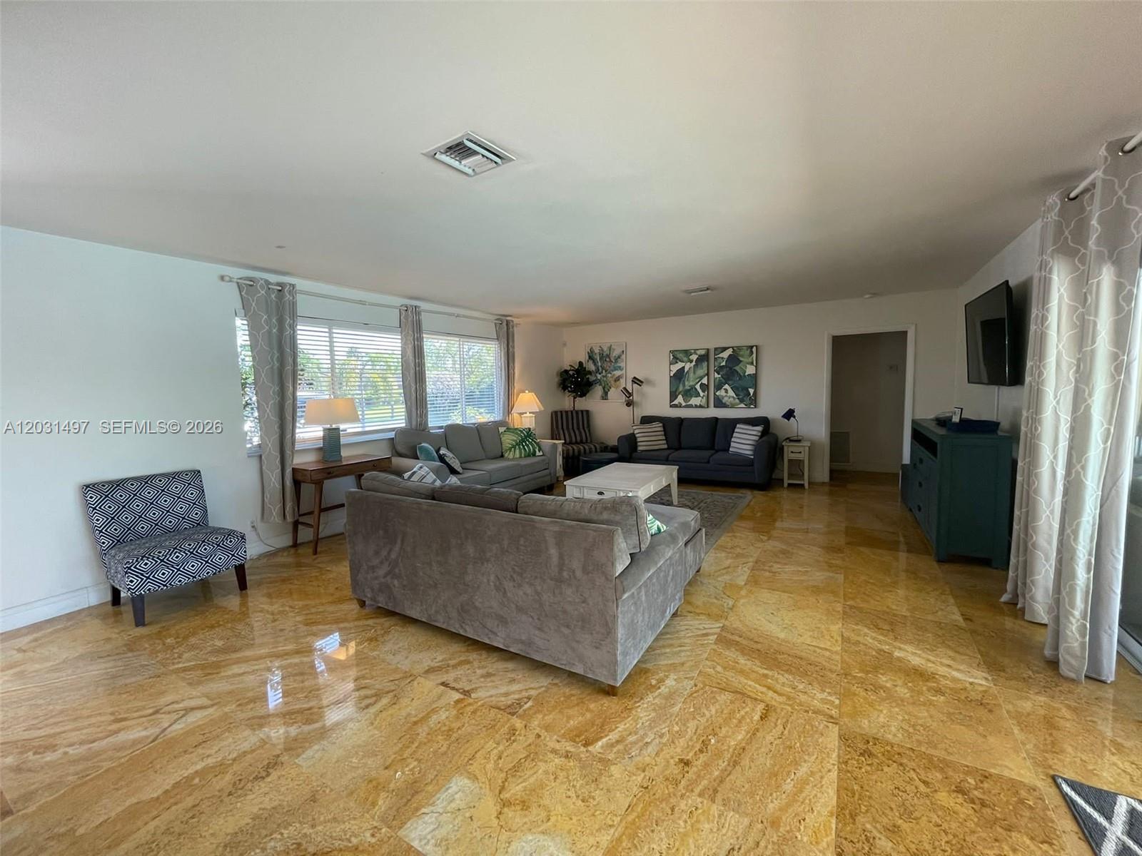 HOLLYWOOD HILLS - Residential Lease