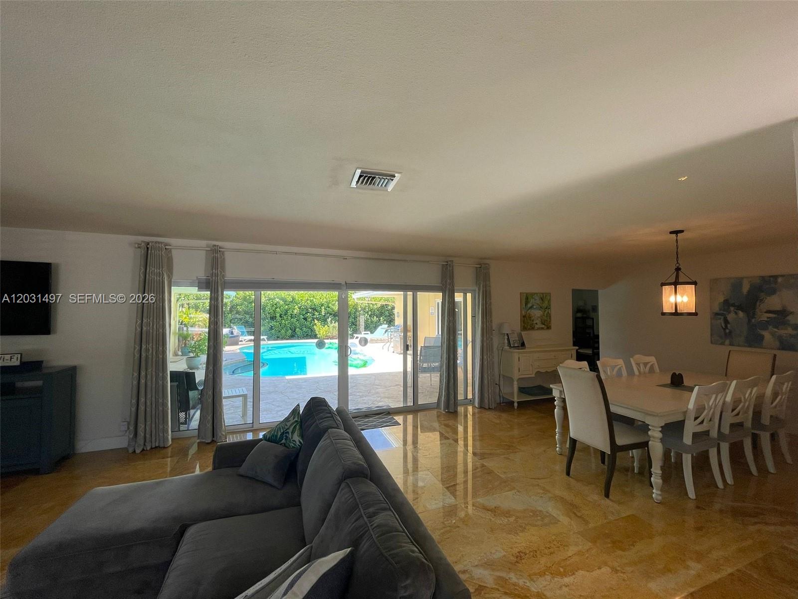 HOLLYWOOD HILLS - Residential Lease