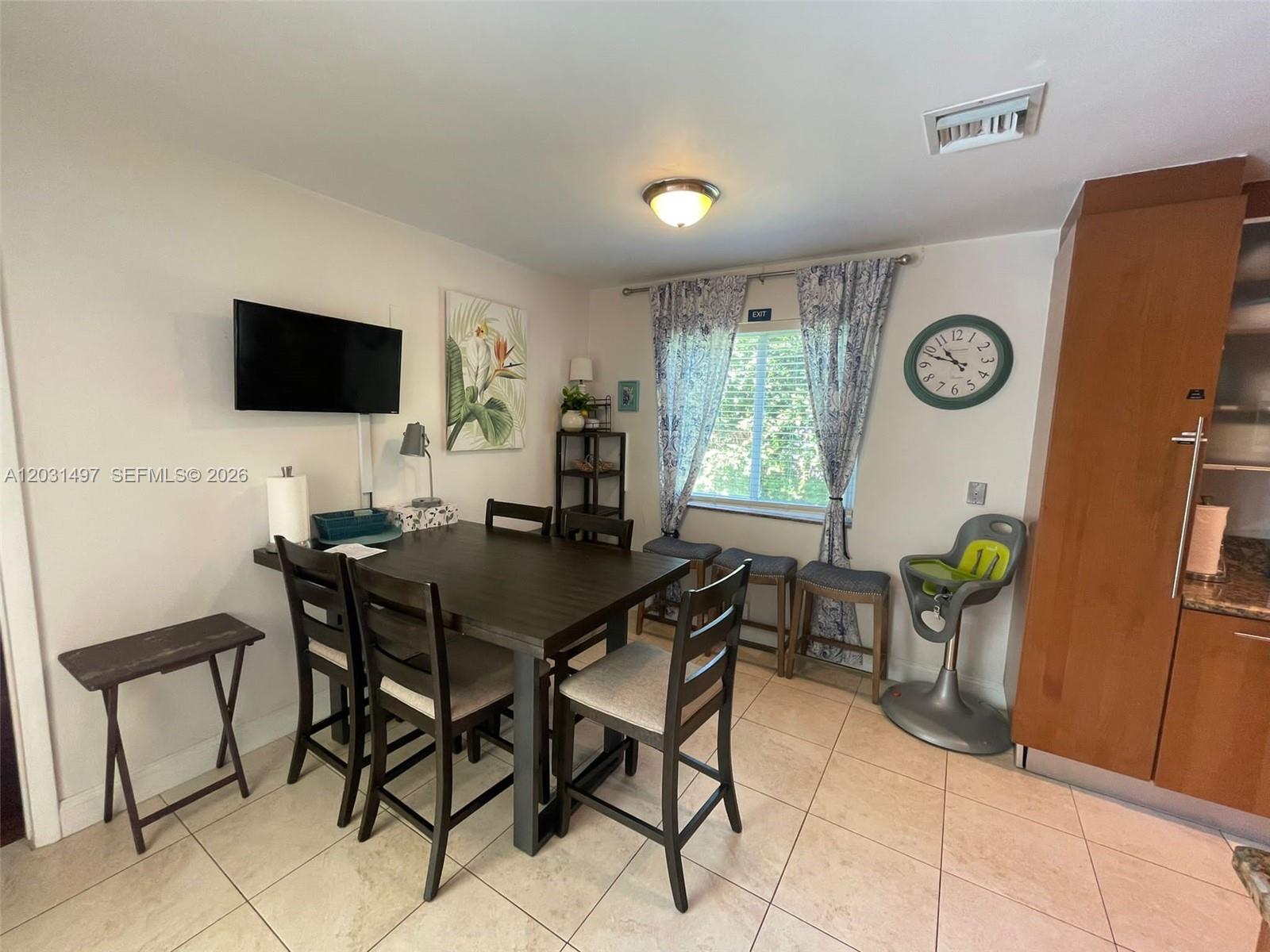 HOLLYWOOD HILLS - Residential Lease