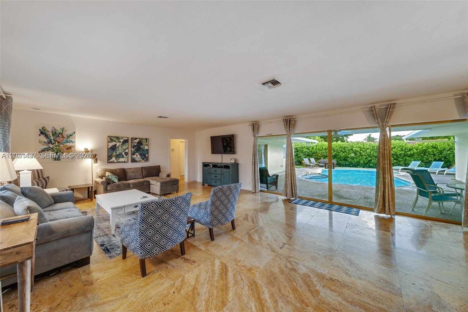HOLLYWOOD HILLS - Residential Lease