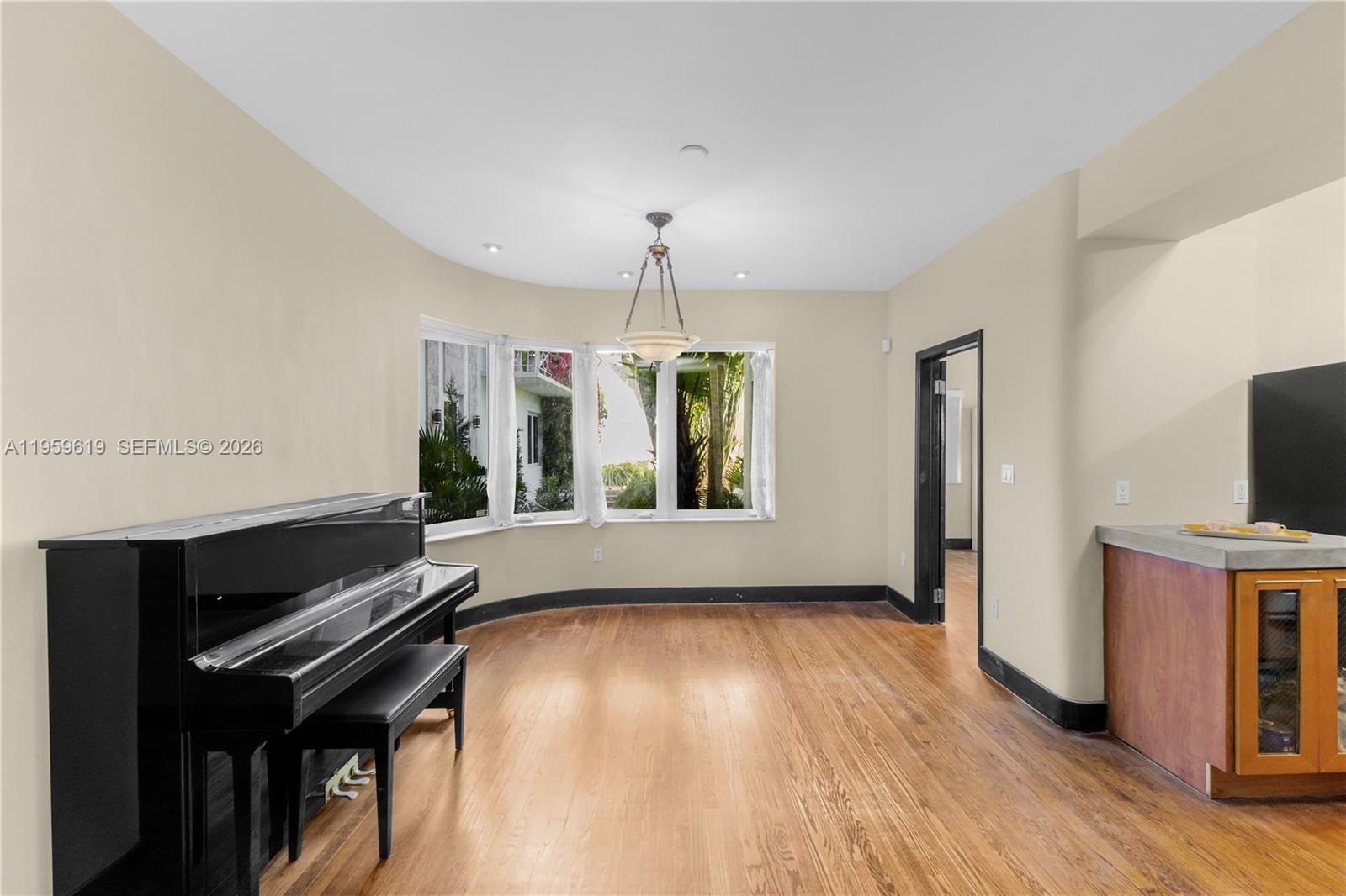 BEACHWAY CONDO - Residential
