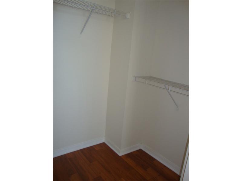 DA VINCI ON DOUGLAS A CON - Residential Lease