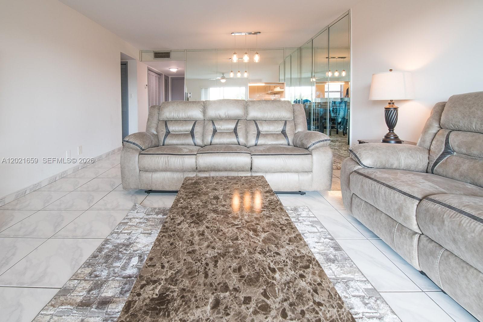 HILLCREST COUNTRY CLUB AP - Residential