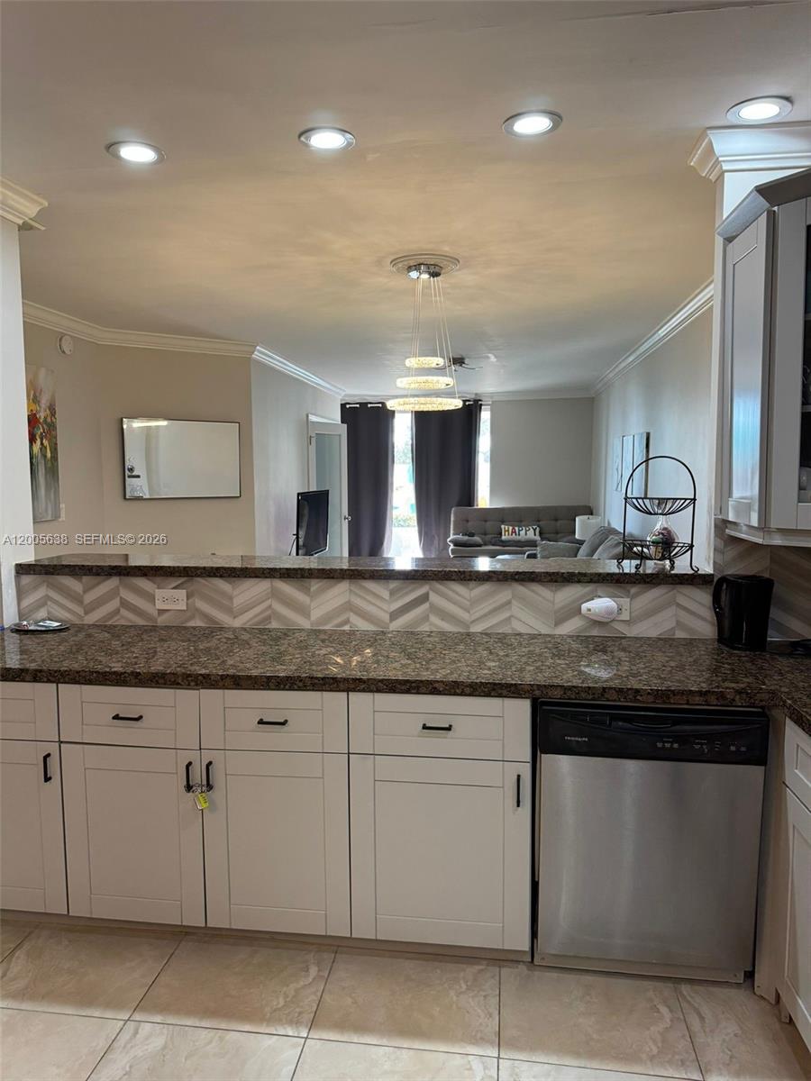 SEA AIR TOWERS CONDO - Residential Lease