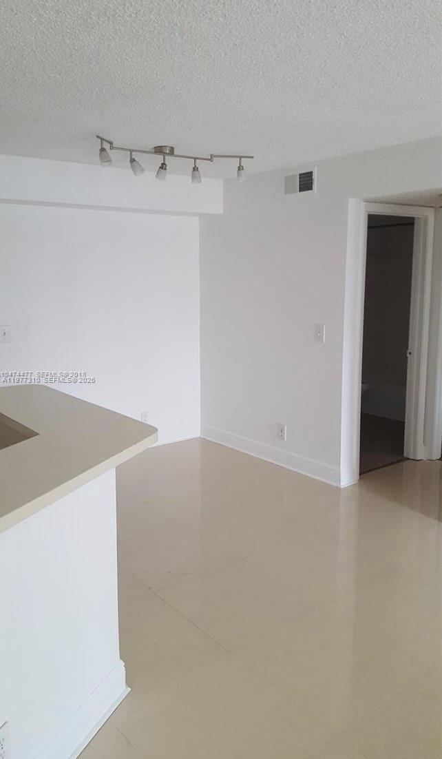 SUMMERBREEZE CONDO - Residential