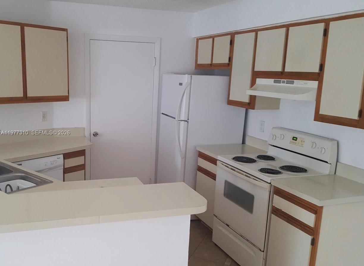 SUMMERBREEZE CONDO - Residential