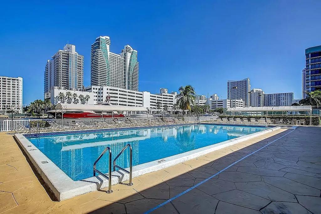 TOWERS OF OCEANVIEW SOUTH - Residential