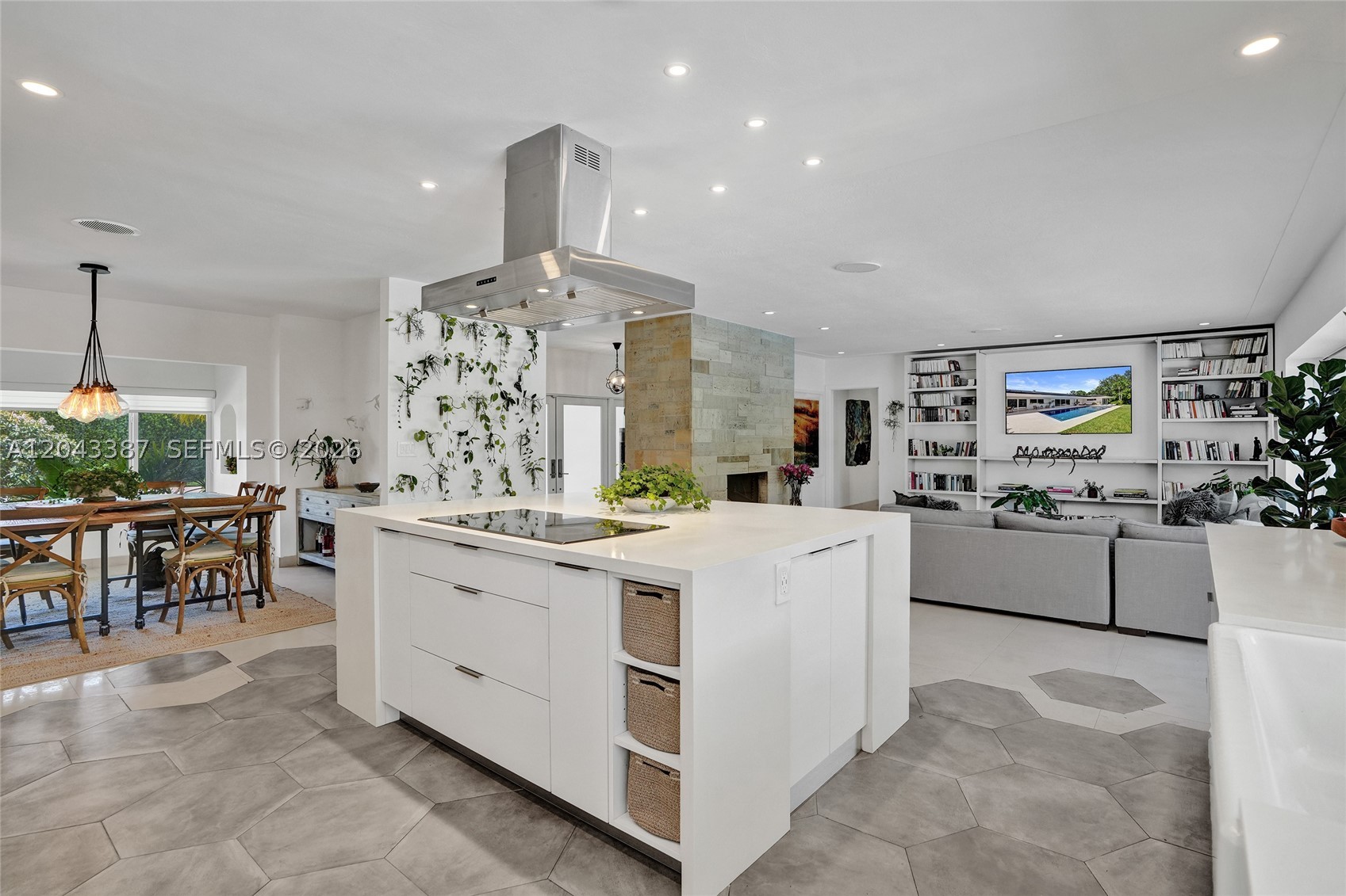 VILLAGE GROVE - Residential