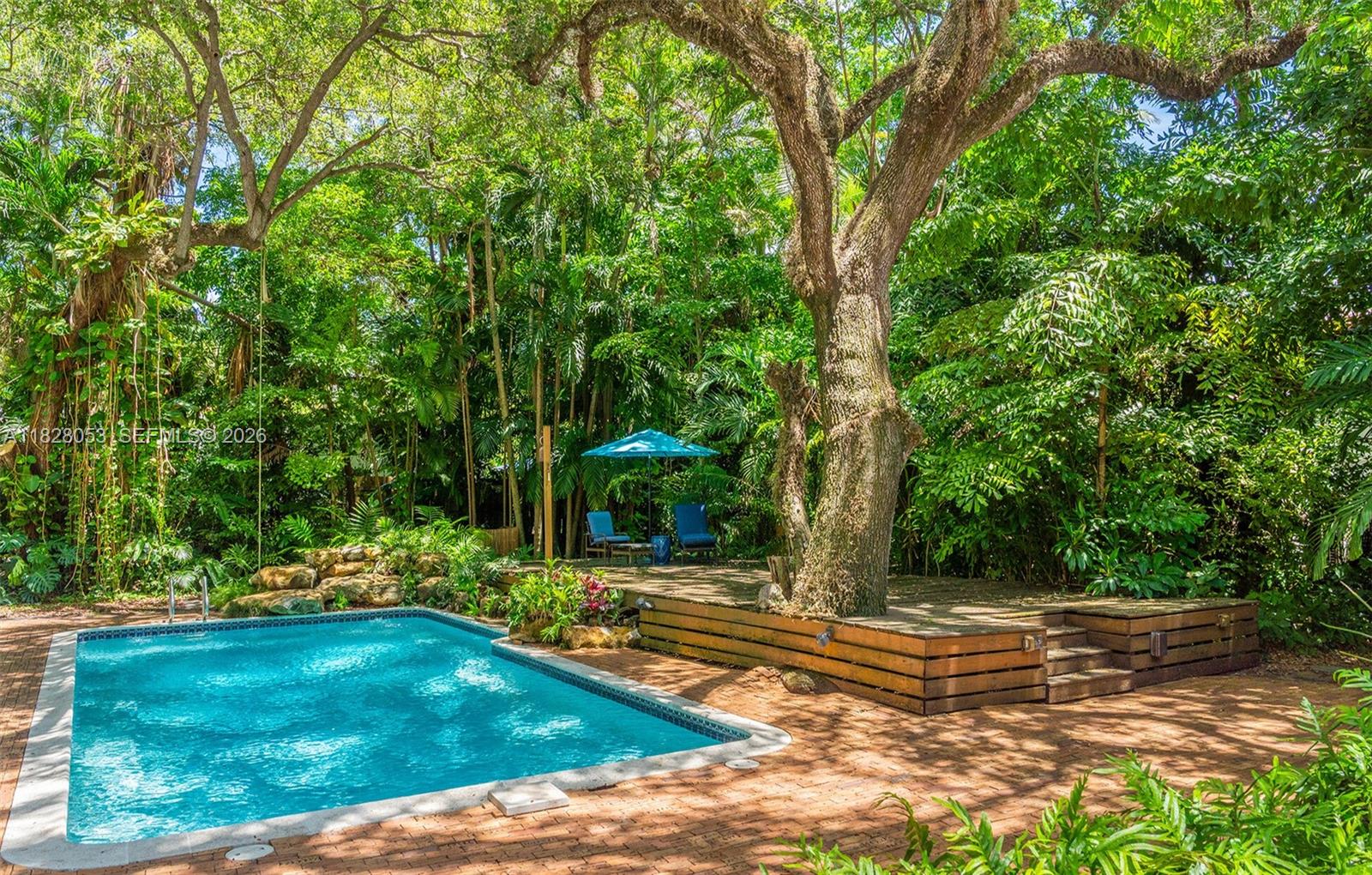 THE MOORINGS - Residential