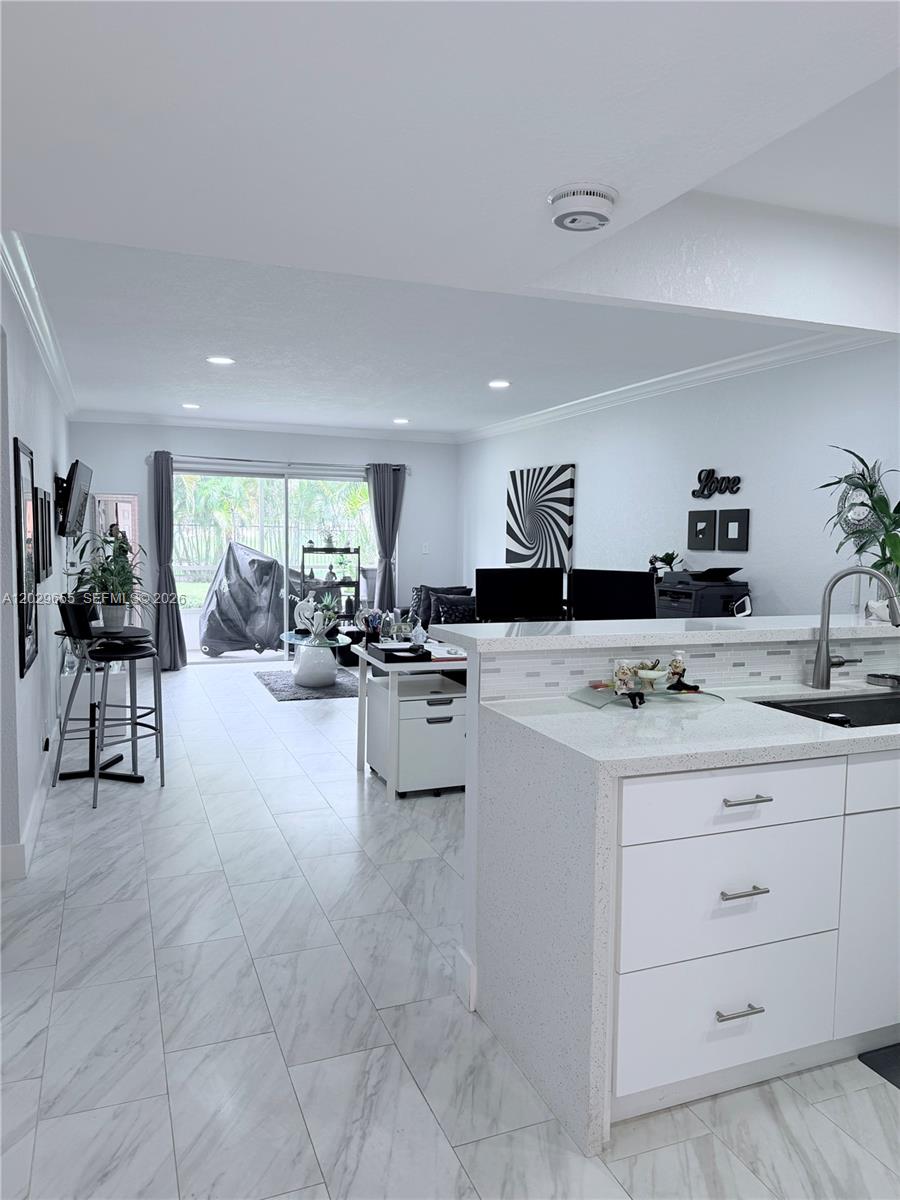 HILLCREST NO.5 CONDO - Residential