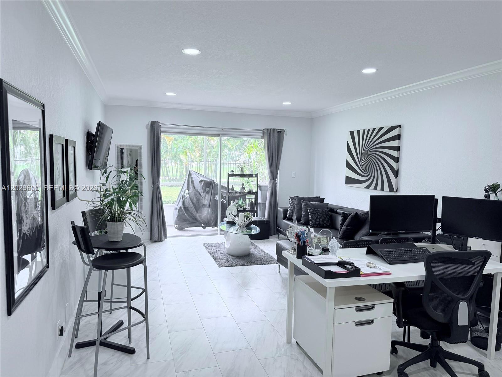 HILLCREST NO.5 CONDO - Residential