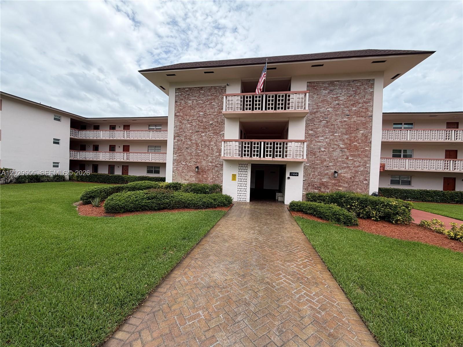 HILLCREST NO.5 CONDO - Residential