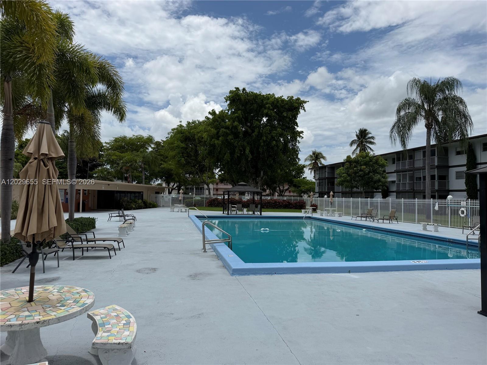 HILLCREST NO.5 CONDO - Residential