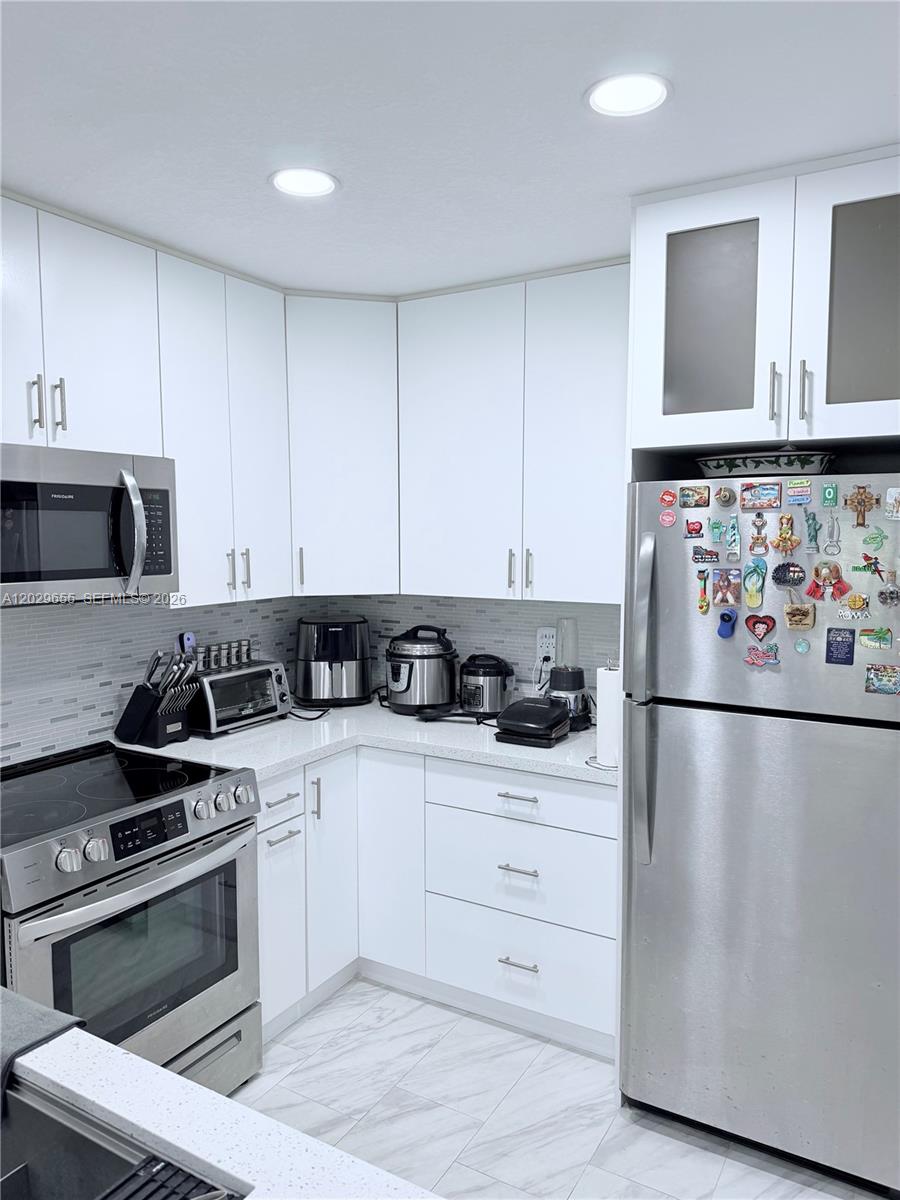 HILLCREST NO.5 CONDO - Residential
