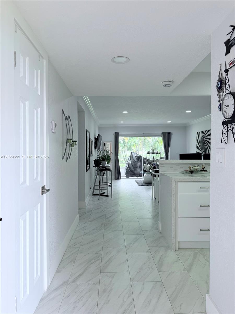 HILLCREST NO.5 CONDO - Residential