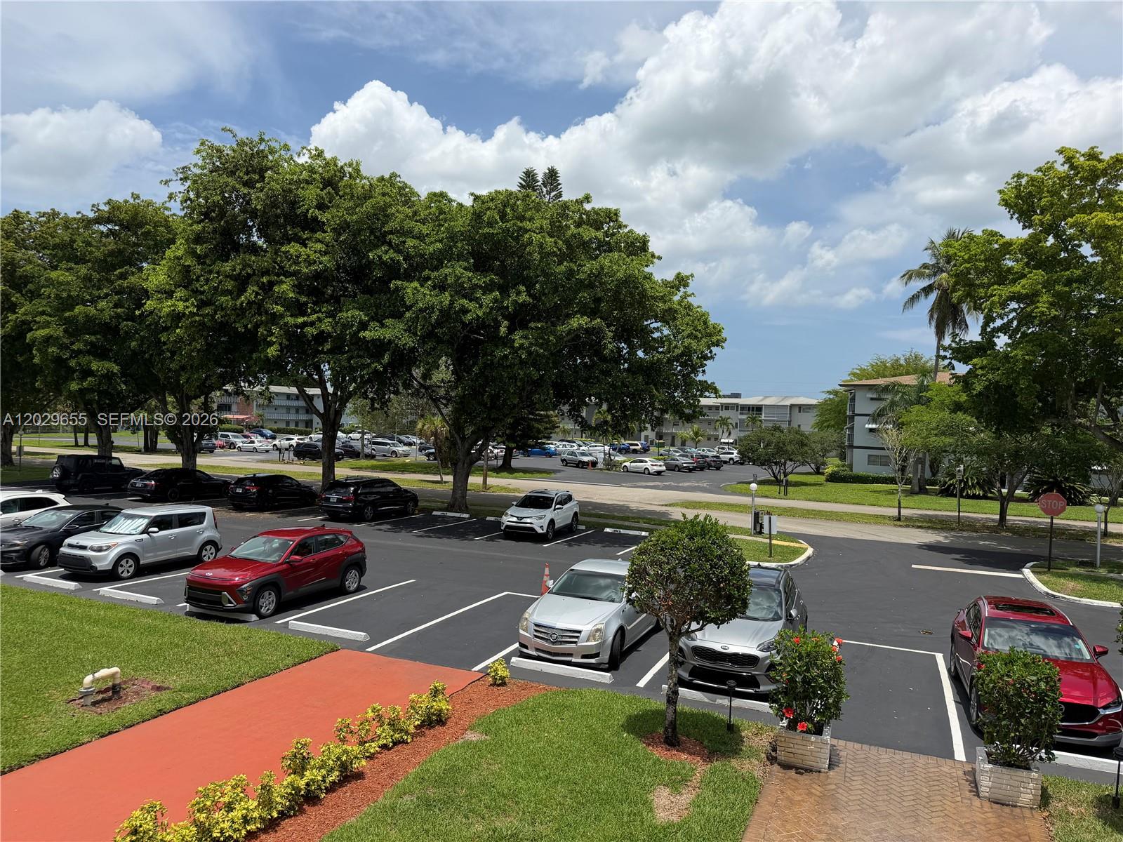 HILLCREST NO.5 CONDO - Residential