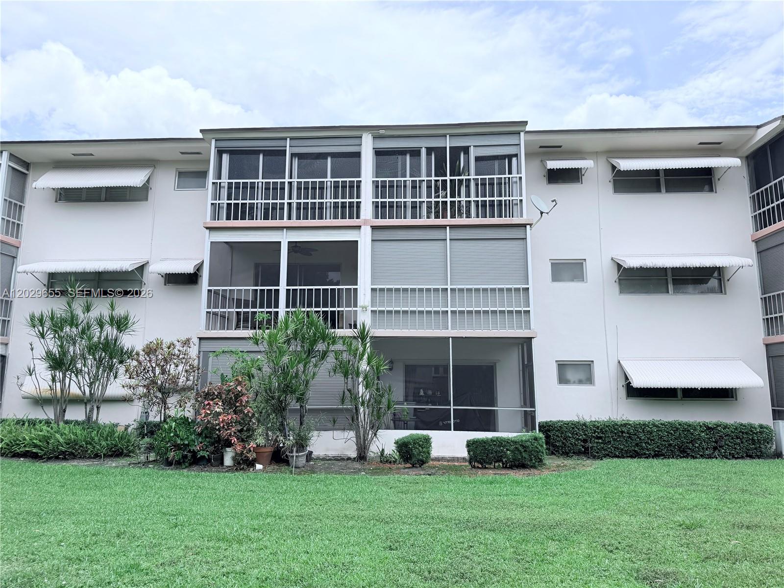 HILLCREST NO.5 CONDO - Residential