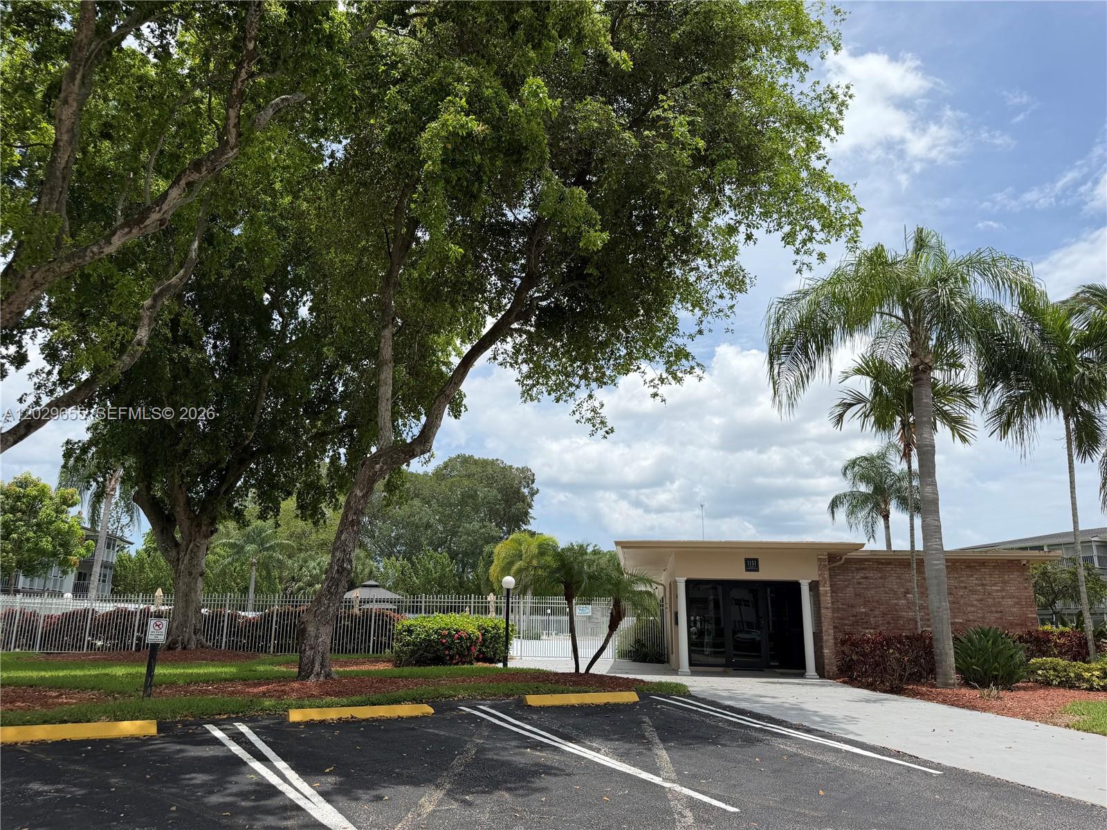 HILLCREST NO.5 CONDO - Residential