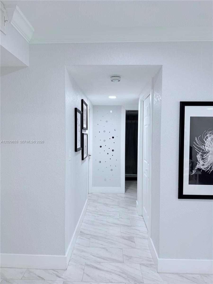 HILLCREST NO.5 CONDO - Residential