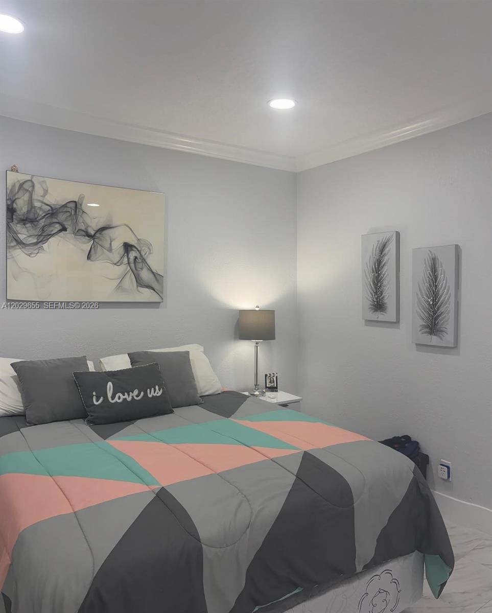 HILLCREST NO.5 CONDO - Residential