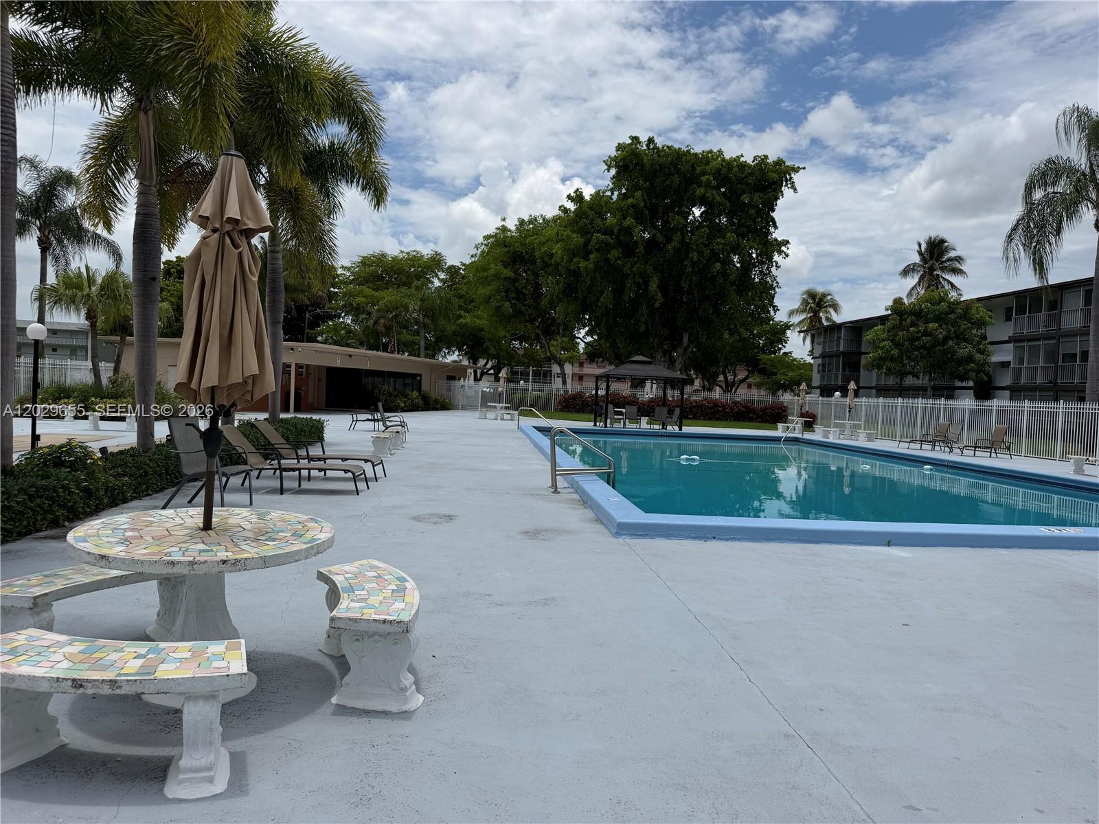 HILLCREST NO.5 CONDO - Residential