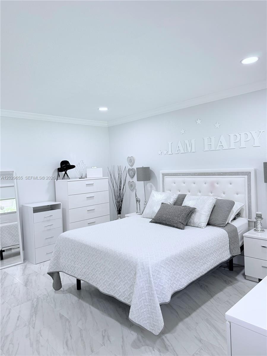 HILLCREST NO.5 CONDO - Residential
