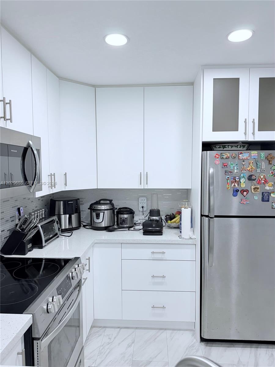 HILLCREST NO.5 CONDO - Residential