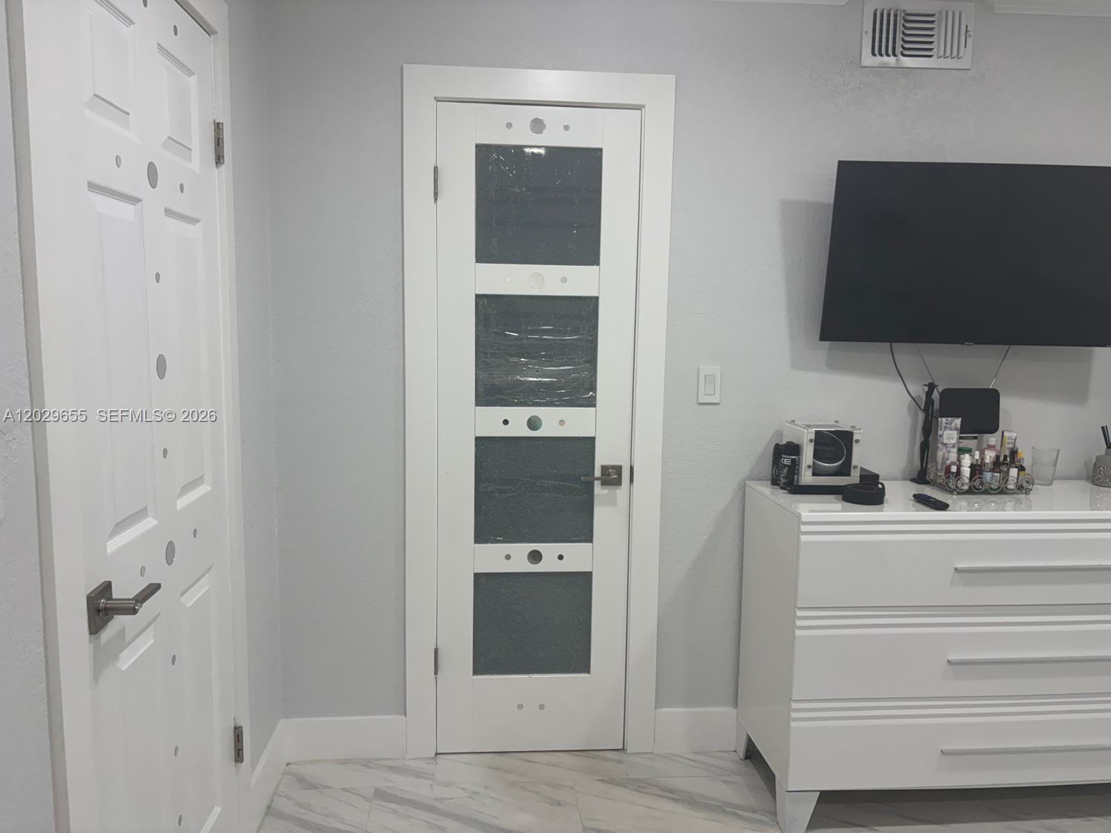 HILLCREST NO.5 CONDO - Residential