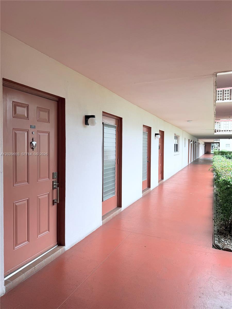 HILLCREST NO.5 CONDO - Residential