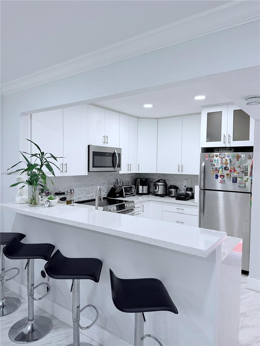 HILLCREST NO.5 CONDO - Residential