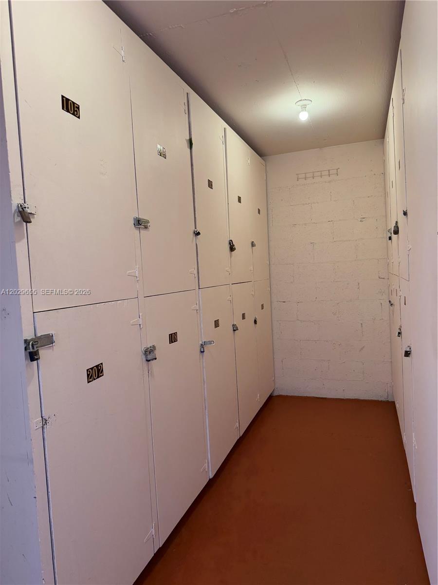 HILLCREST NO.5 CONDO - Residential