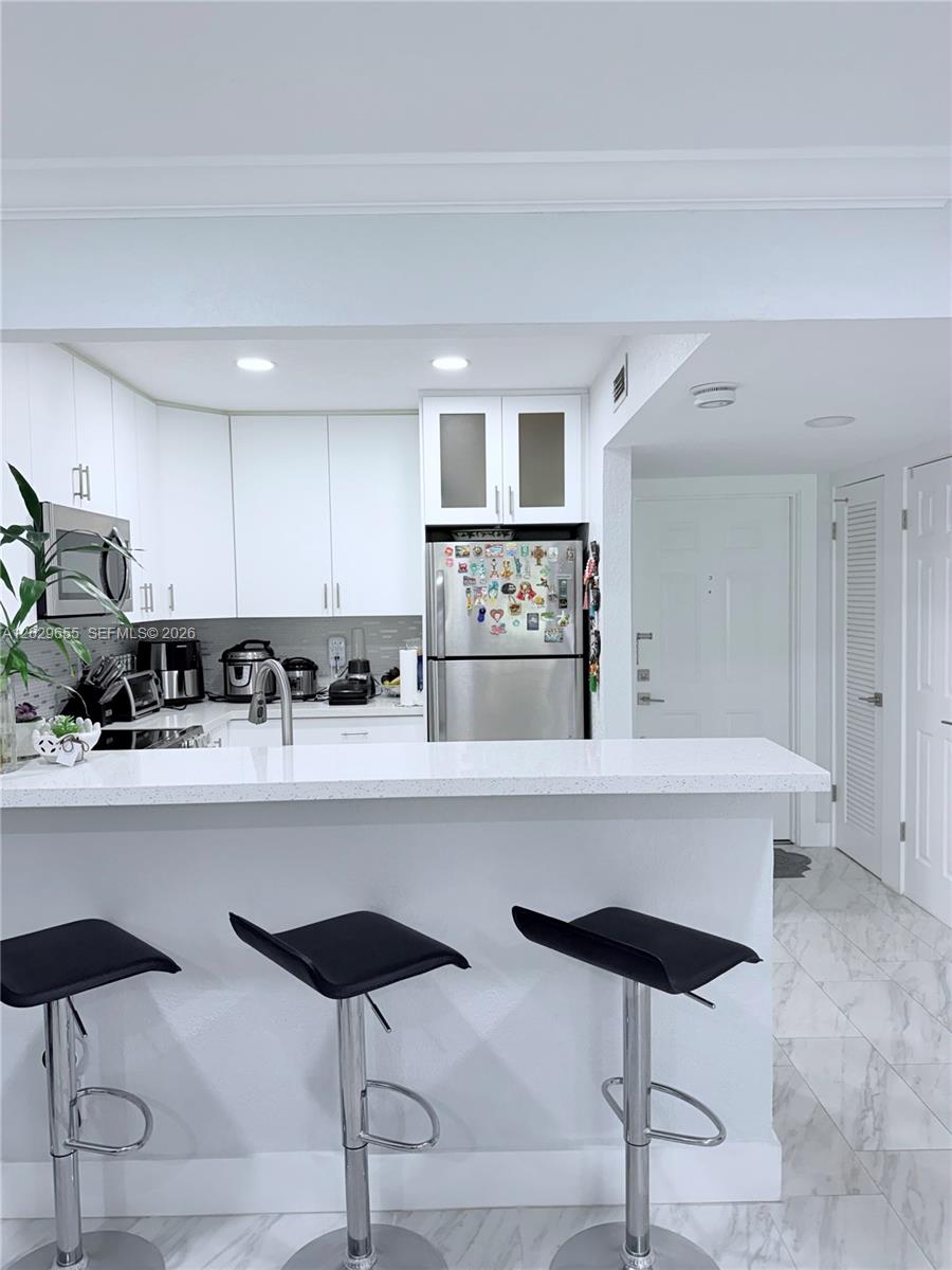 HILLCREST NO.5 CONDO - Residential