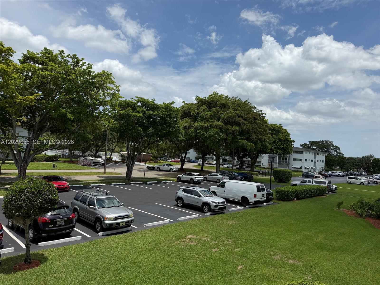 HILLCREST NO.5 CONDO - Residential