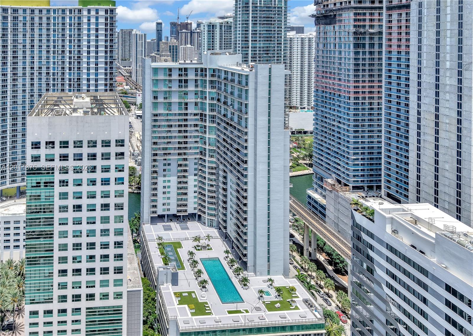 Luxurious 1BR condo at Neo Vertika in the heart of Brickell by the Miami River! New York loft-style residence featuring high ceilings and a partitioned bedroom layout for added privacy. This beautifully updated unit includes stainless steel appliances, a new LG smart refrigerator, new washer and dryer, new A/C, wood floors, and a large private terrace with stunning views overlooking Brickell and the pool area.
Enjoy resort-style amenities including an infinity pool, clubhouse with kitchen, state-of-the-art gym, boxing and CrossFit area, steam room and sauna spa, BBQ and picnic area, racquetball court, and much more. Conveniently located within walking distance to Brickell City Centre, Mary Brickell Village, the Metromover/Metrorail, dining, shopping, and everything Brickell has to offer!