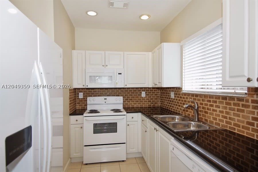 MEGHANS PLACE - Residential Lease