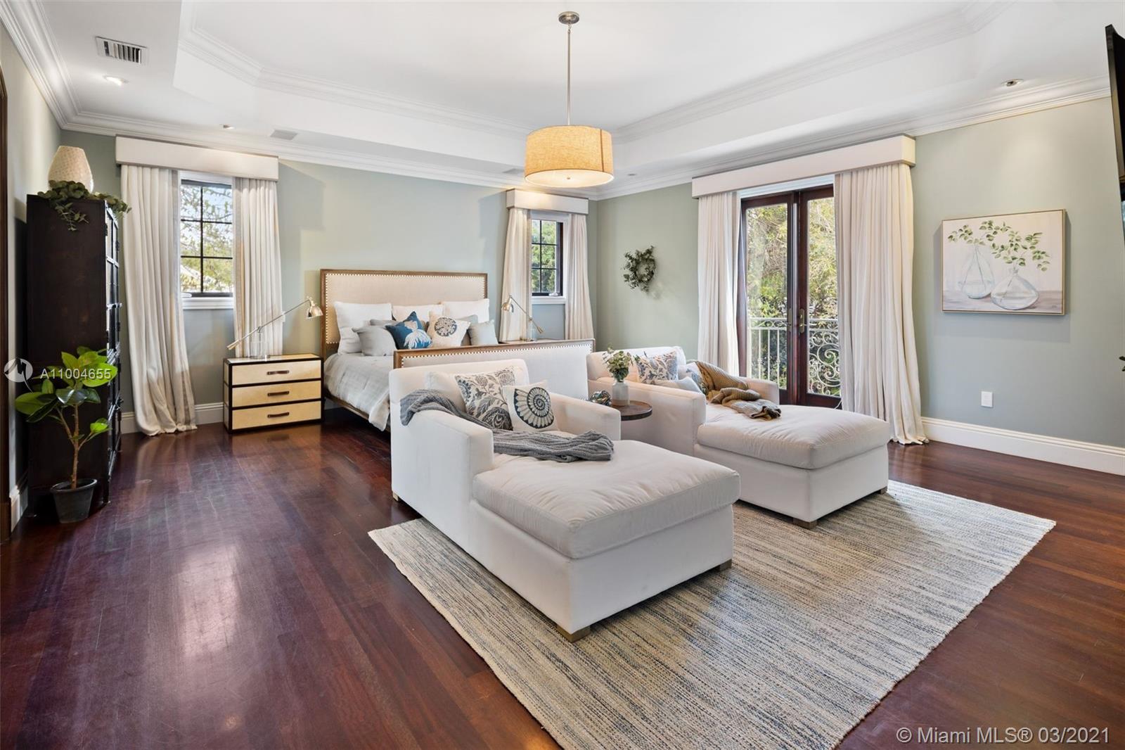 TOWN & RANCH ESTS - Residential