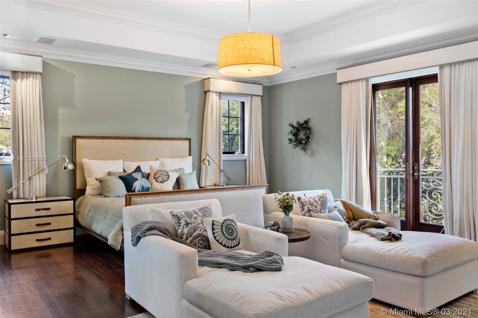 TOWN & RANCH ESTS - Residential