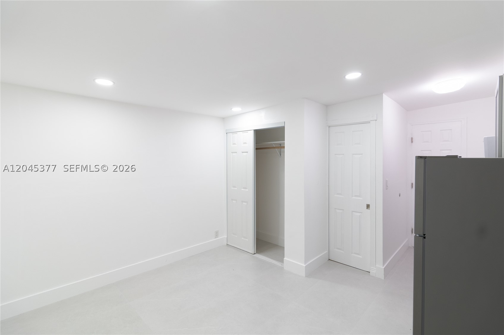 HOLLYWOOD BEACH GARDENS - Residential Lease