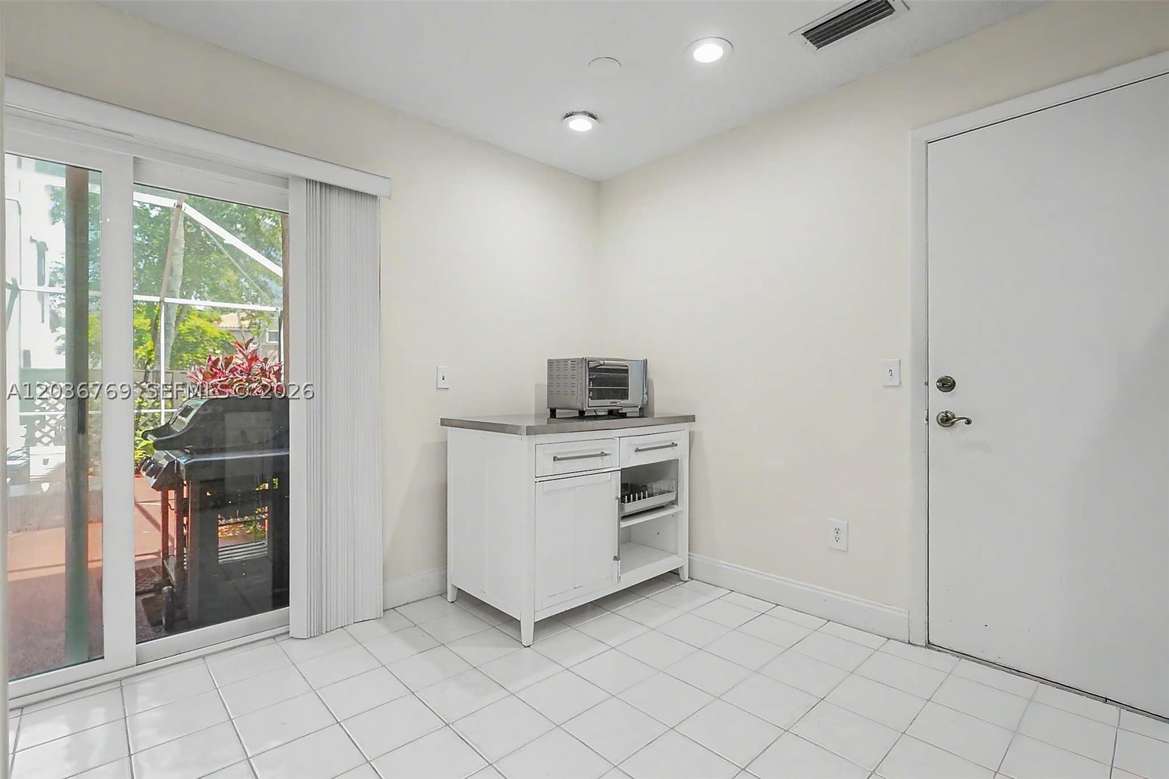 EMBASSY LAKES - Residential Lease