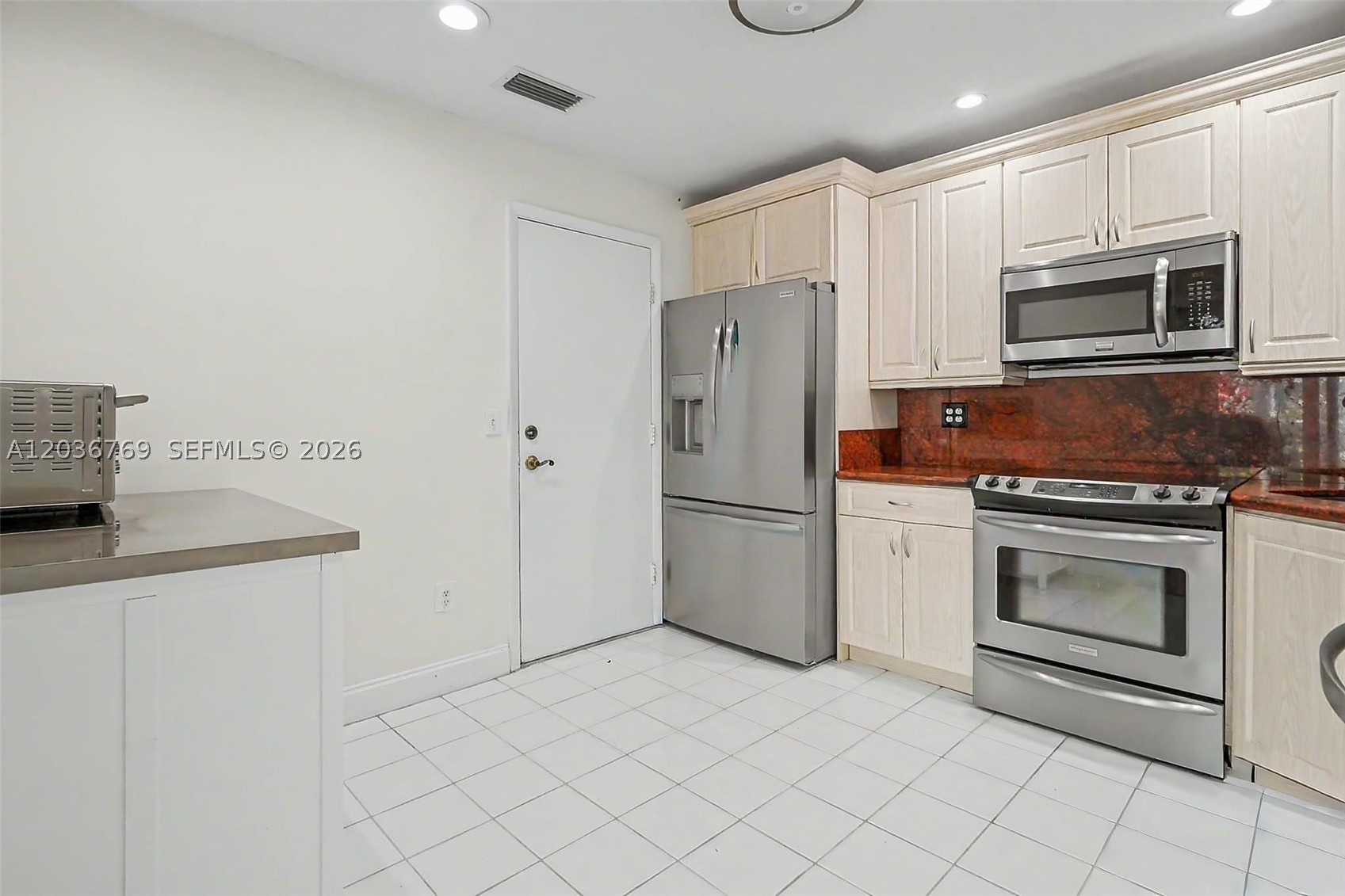 EMBASSY LAKES - Residential Lease