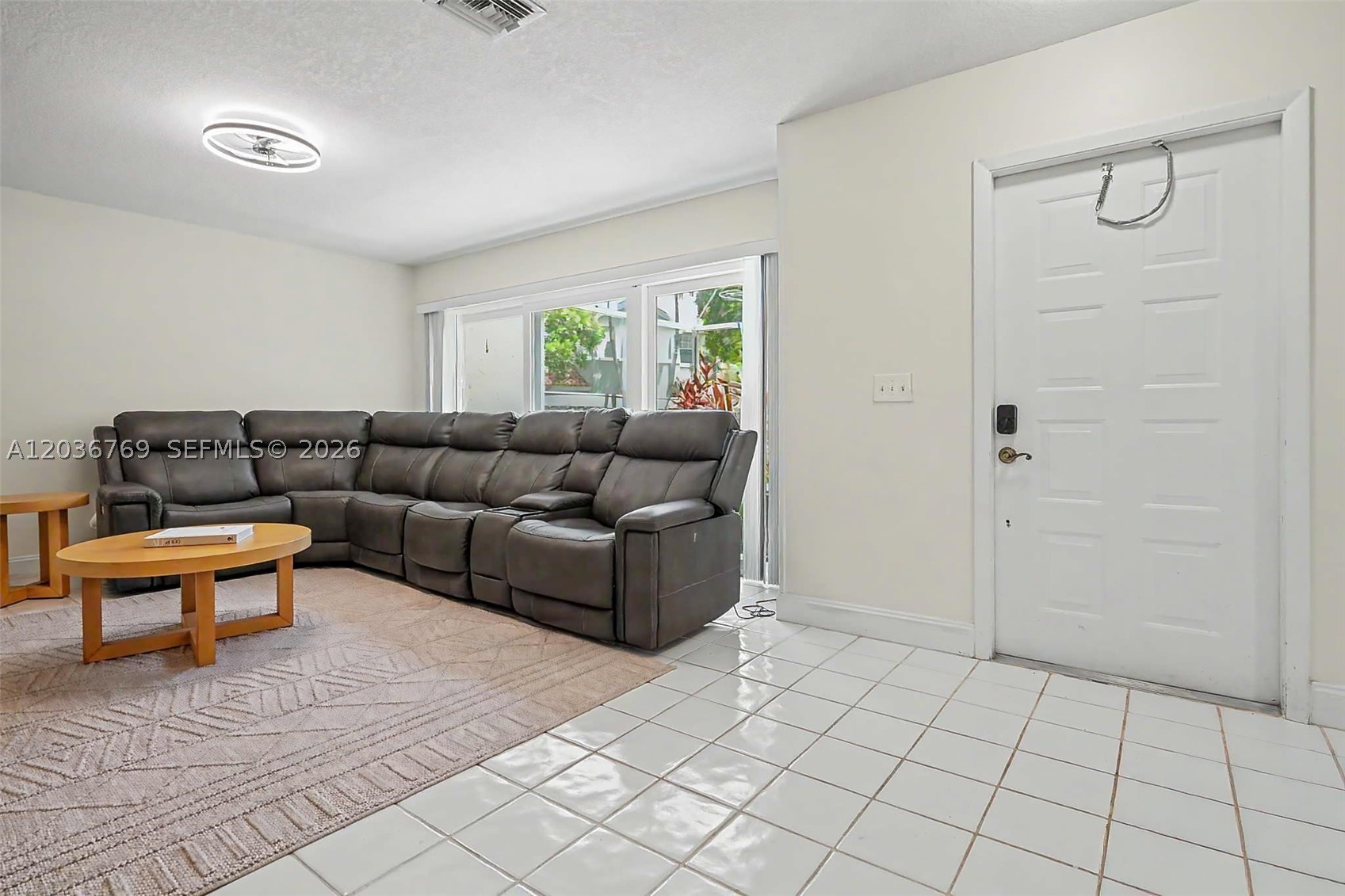 EMBASSY LAKES - Residential Lease
