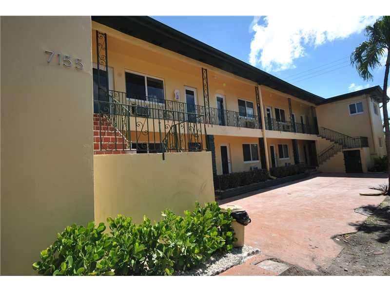 Enjoy this spacious top floor 1/1 located in a charming two story building in the heart of Normandy Isles. Unit features newly installed kitchen, newly installed baseboards, freshly painted and clean. Unit offers large amounts of living space and large cl oset space. Large windows throughout allowing large amounts of natural light to enter the unit. ready for occupancy, unit will go fast