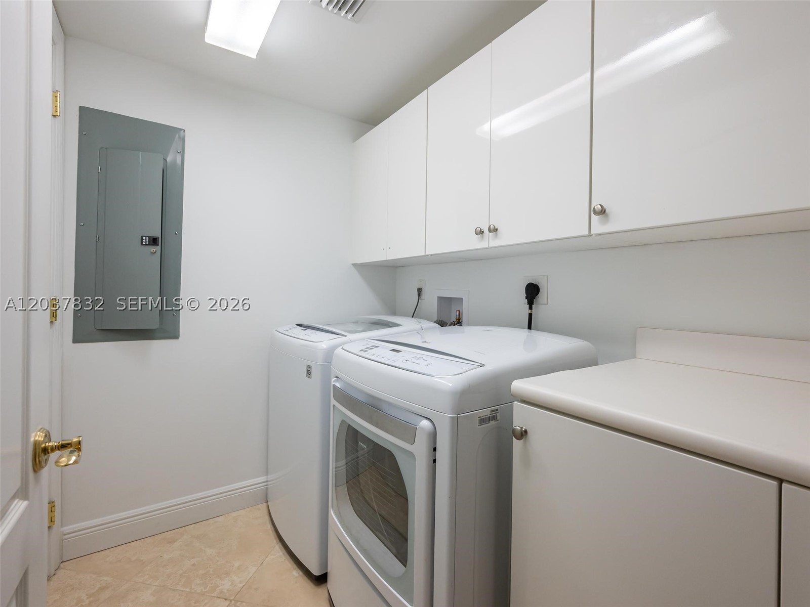 200 EAST PALMETTO PARK CO - Residential Lease