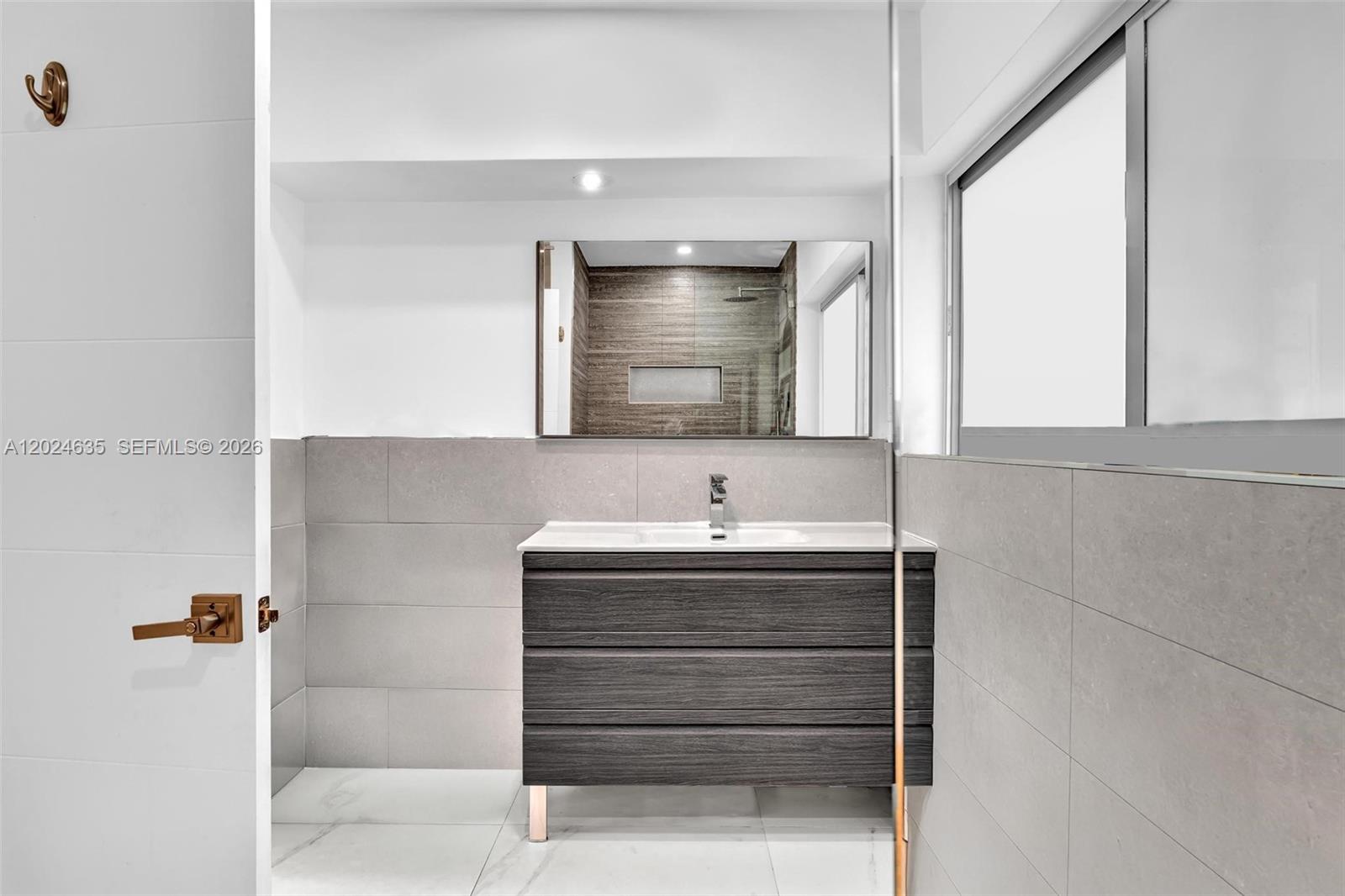 ALTOS DEL MAR NO 5 - Residential Lease