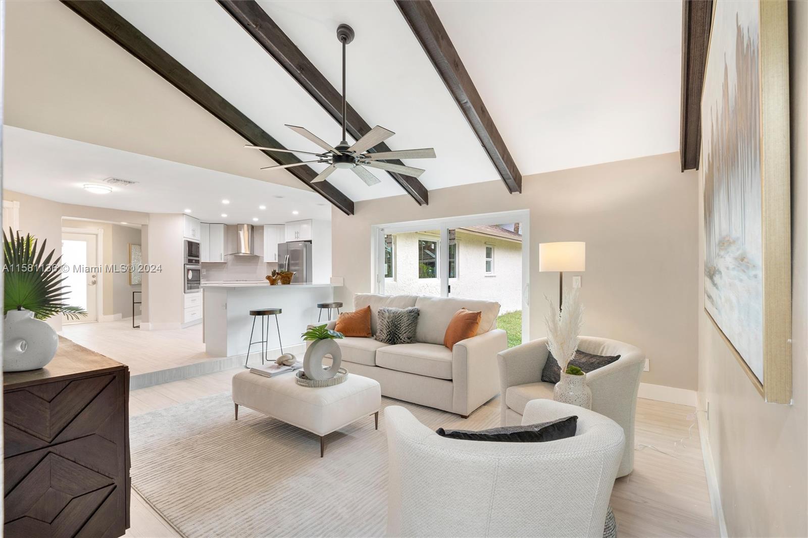 ROLLING HILLS LAKE ESTATE - Residential