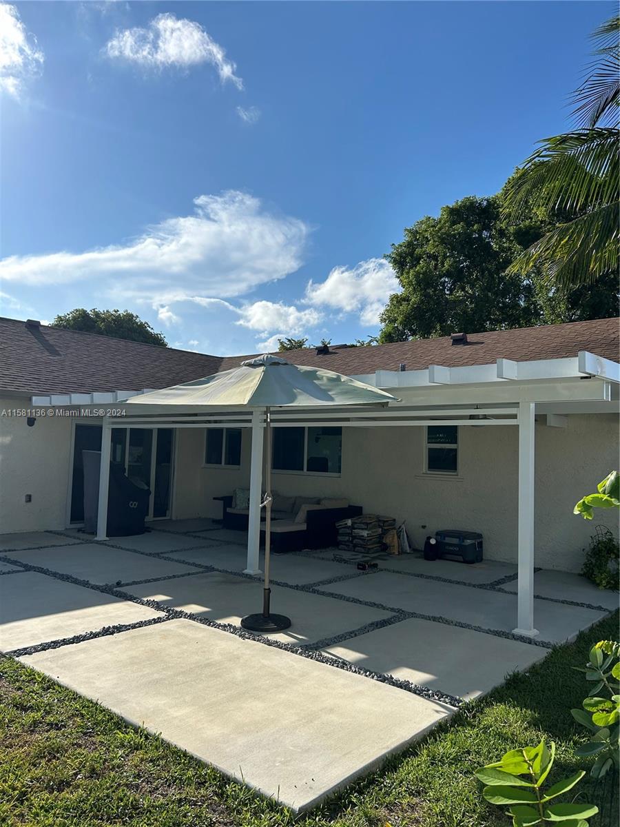 ROLLING HILLS LAKE ESTATE - Residential